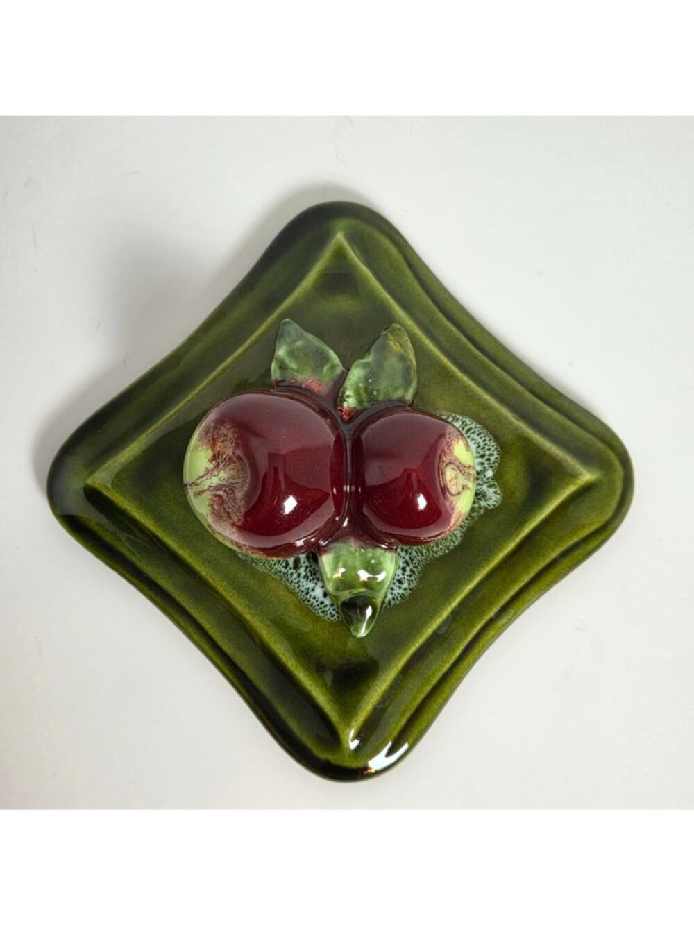 Wade California 722 Relish Tray with Red Apple Removeable Lid Green Dip Glaze - Picture 4 of 12